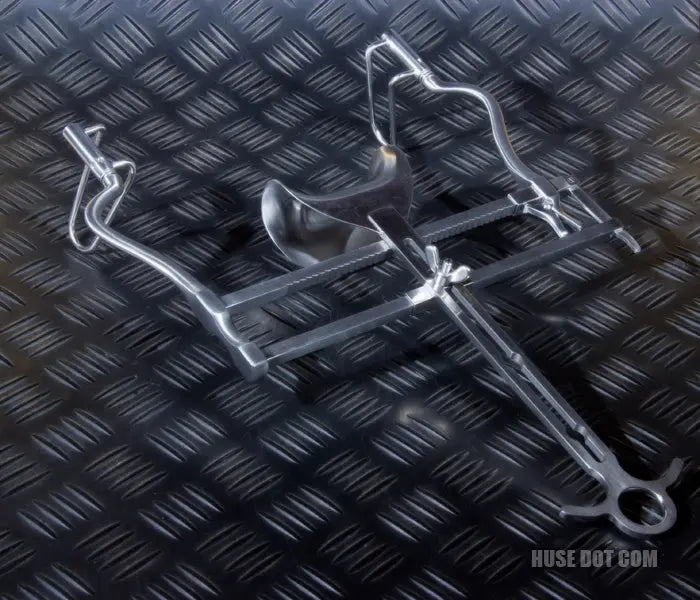 3 blade ratcheting retractor