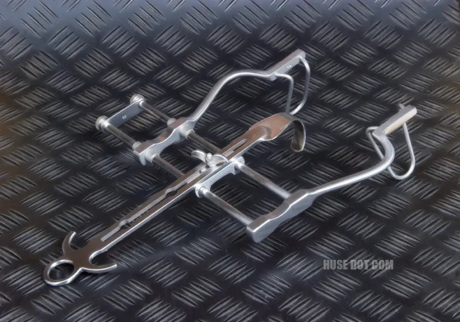 Modified 3 blade retractor product shot 1